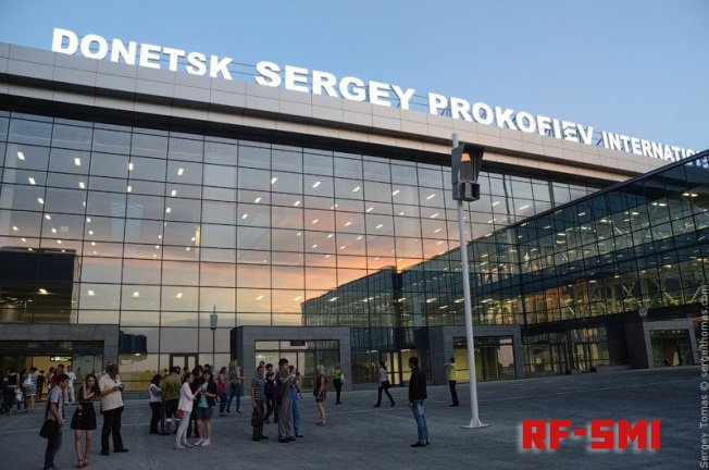 СМИ сообщили о прекращении боев в районе аэропорта Донецка