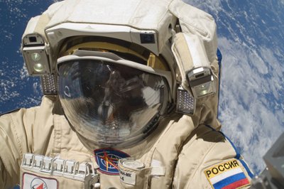 Российские космонавты  досрочно вернулись на МКС