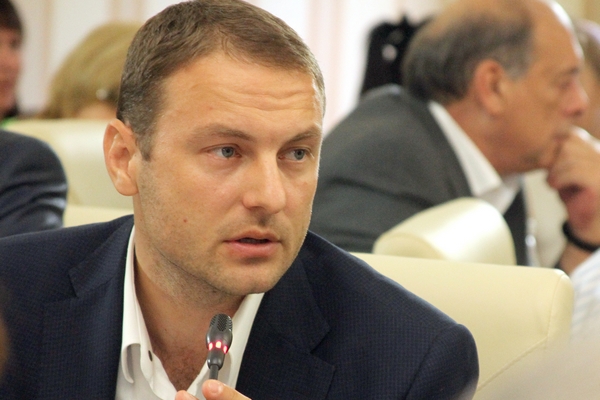 Сотрудники ФСБ задержали министра промышленности Крыма.