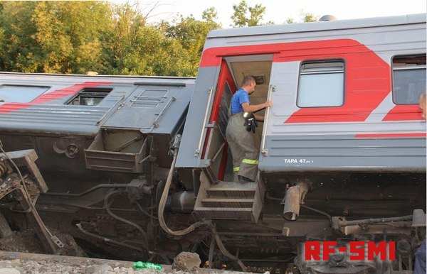 Четыре  вагона поезда Екатеринбург-Адлер сошли с рельсов.