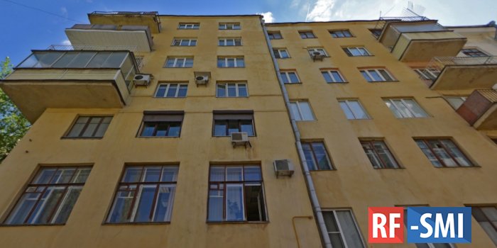 В многоэтажном доме в центре Москвы произошел пожар