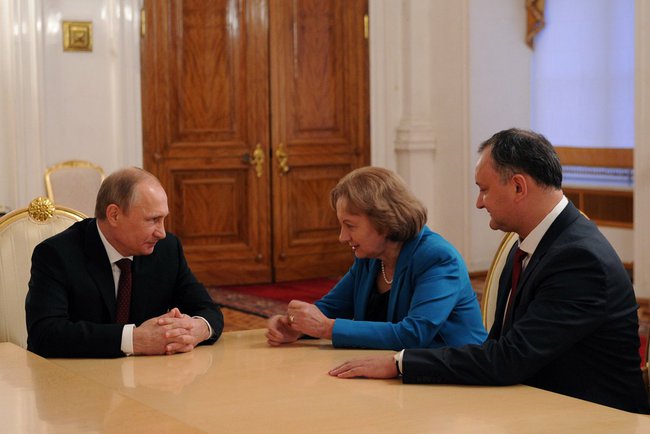 И. Додон после встречи с В. Путиным заметно приободрился.
