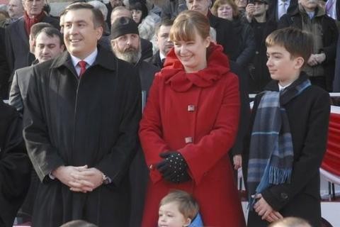 Жена Саакашвили возмущена арестом ее квартиры