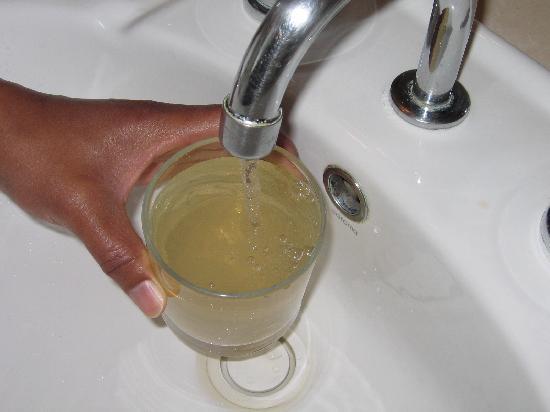 Жители Стерлитамака в соцсетях жалуются на мутную воду из-под крана