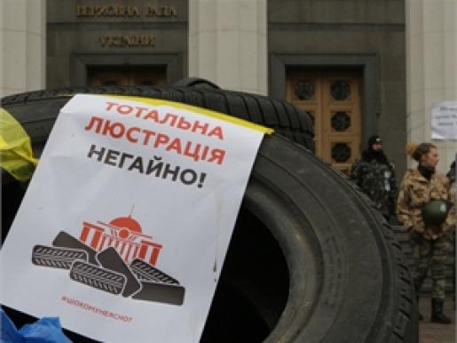 Под украинский закон о люстрации попадают Порошенко