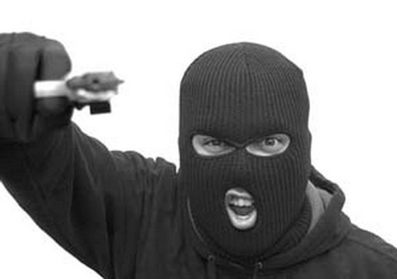 Грабители в масках совершили налет на ювелирный салон в Москве