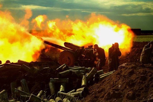 В ДНР идут бои по всей южной линии фронта