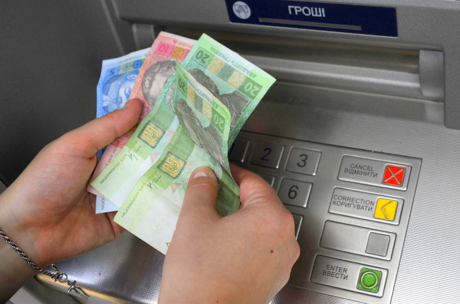 В Херсонской области заявили, что жители не могут снять сбережения из банков Украины