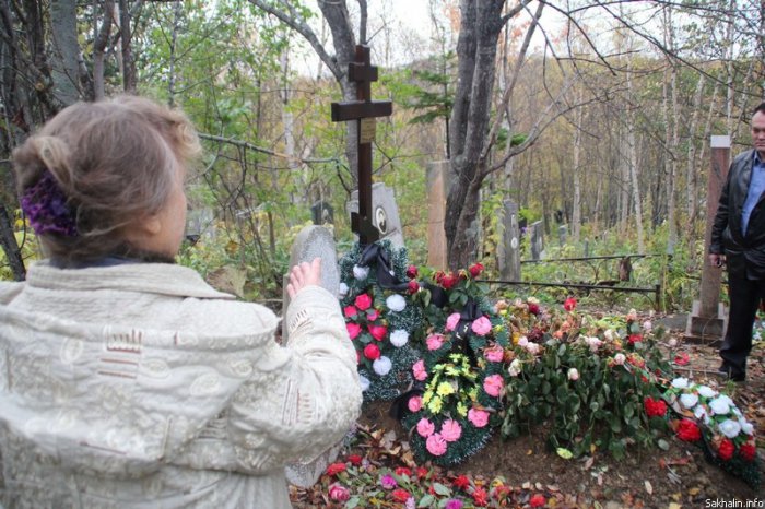 Убитого мужчину нашли около кладбища в Южно-Сахалинске