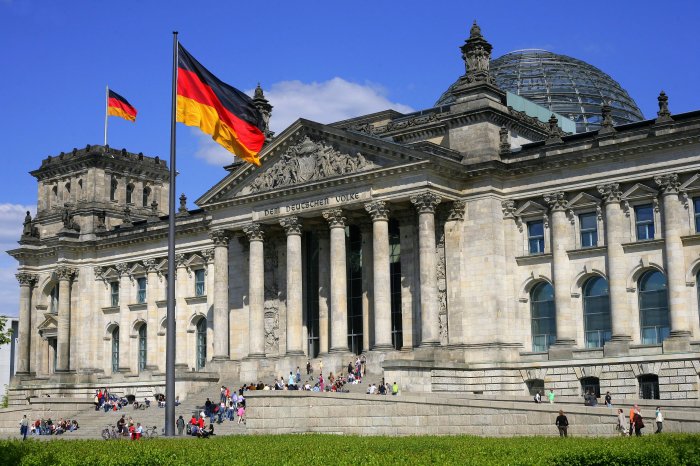 WSJ: в Германии растет раскол из-за политики в отношении РФ