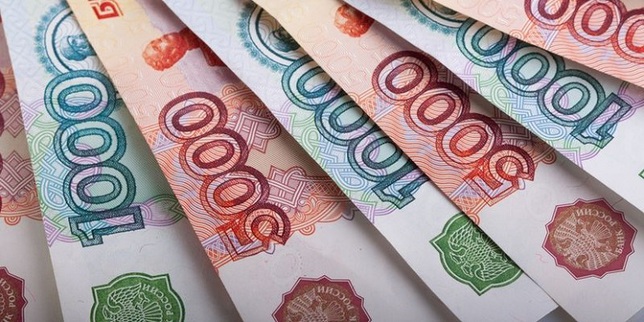 На открытии торгов  биржевой курс евро достиг 71 рубля