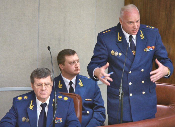 Путин поручил прокуратуре надзирать за Следственным комитетом