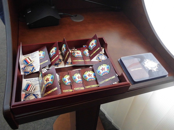 В Луганске героям обороны ЛНР вручены медали "За отвагу"