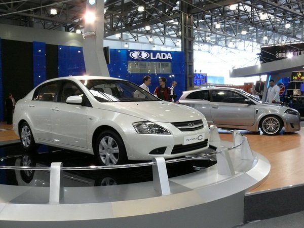 АвтоВАЗ с 15 января поднимает цены на автомобили Lada на 9%