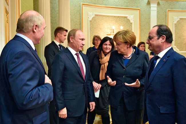 В Минске пошёл 14-й час переговоров между Владимиром Путиным, Ангелой Меркель, Франсуа Олландом и Петром Порошенко