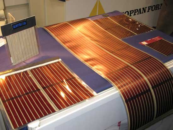 Томские ученые изобрели гибкие солнечные батареи