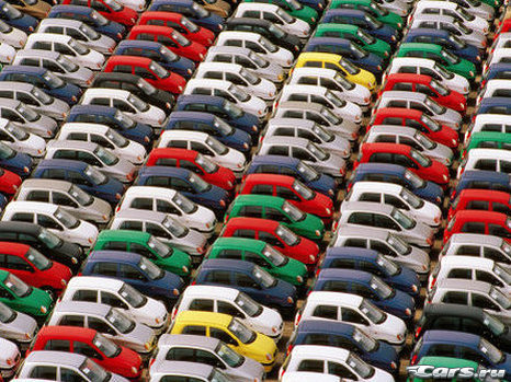 Продажи автомобилей в России в феврале упали на 38 процентов...