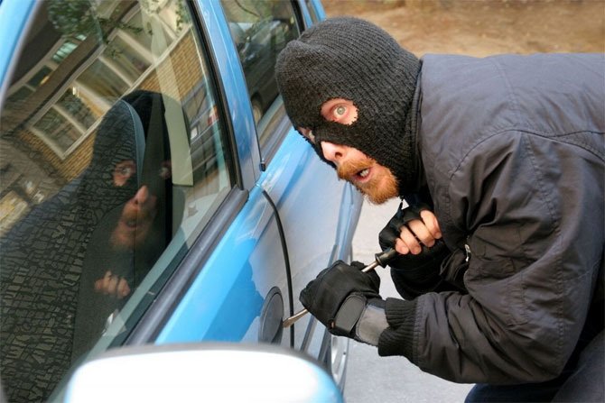 Воронежский полицейский угнал автомобиль подозреваемого
