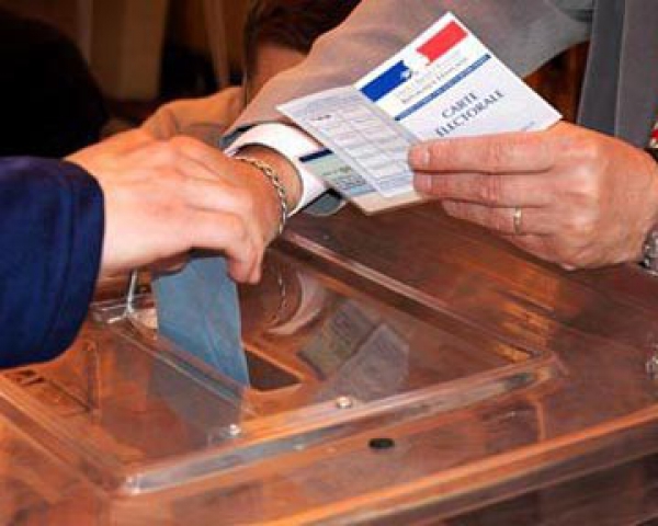 На выборах во Франции лидирует оппозиция