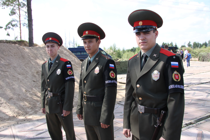 Путин разрешил военной полиции задерживать военнослужащих ФСБ