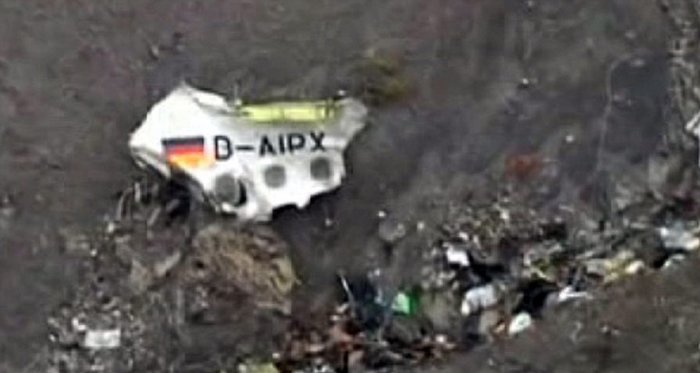 Второй пилот разбившегося A320  ввел самолет в пике специально