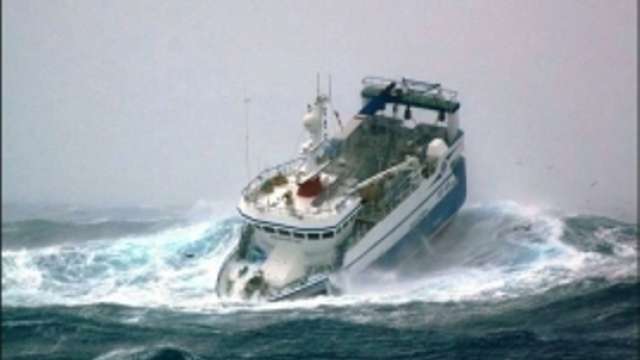 Российский траулер затонул в Охотском море, 54 погибших