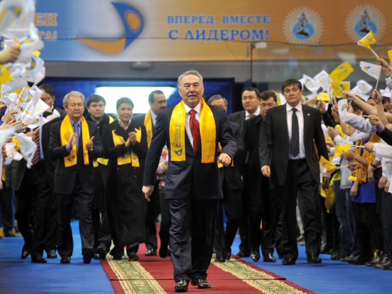 Назарбаев лидирует на выборах президента Казахстана с 97,5%