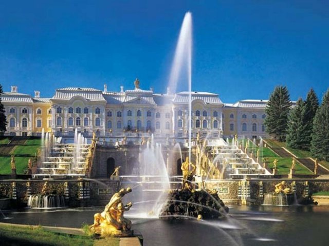 В Петергофе прошло торжественное открытие сезона фонтанов