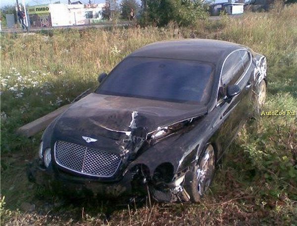 Ночью на Киевском шоссе произошло ДТП с Бентли. Водитель погиб.