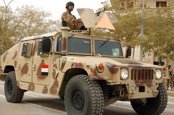 Иракская армия бежала, оставив 2.000 Хаммеров боевикам ИГИЛ