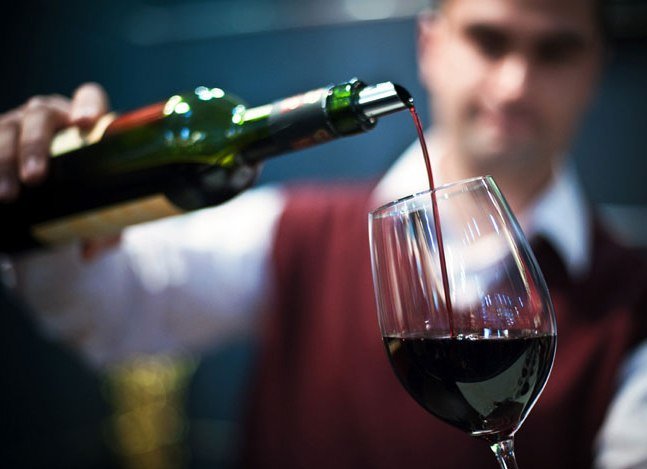 Медики советуют ленивым пить красное вино.