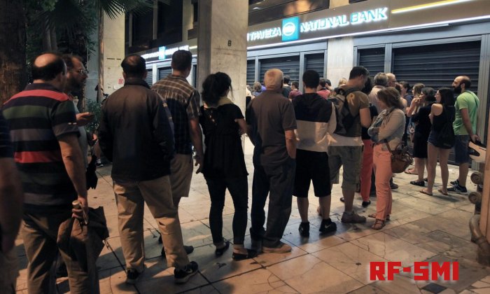 В Греции введены банковские каникулы и ограничения по снятию наличных