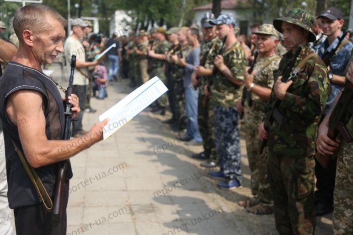 Фоторепортаж о принятии присяги солдатами ВСУ в Запорожье.