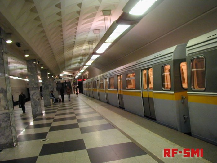В Москве на станции метро "Люблино" мужчина бросился под поезд