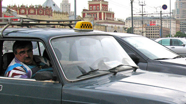 Полиция задержала взявшего с чилийца 50 тысяч рублей таксиста