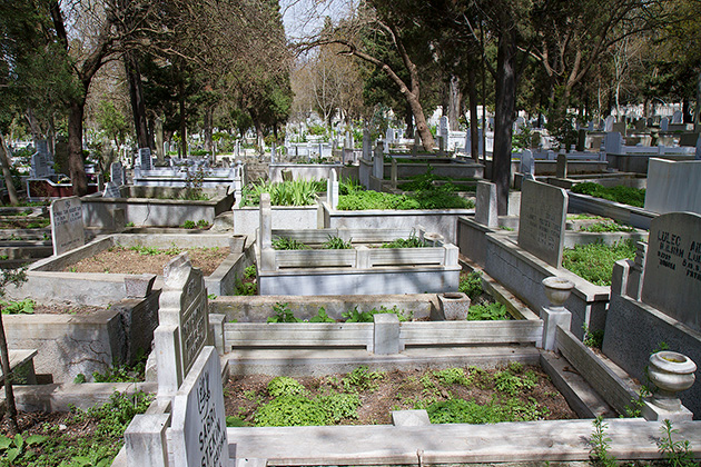 Мэр Стамбула планирует создать кладбище предателей.