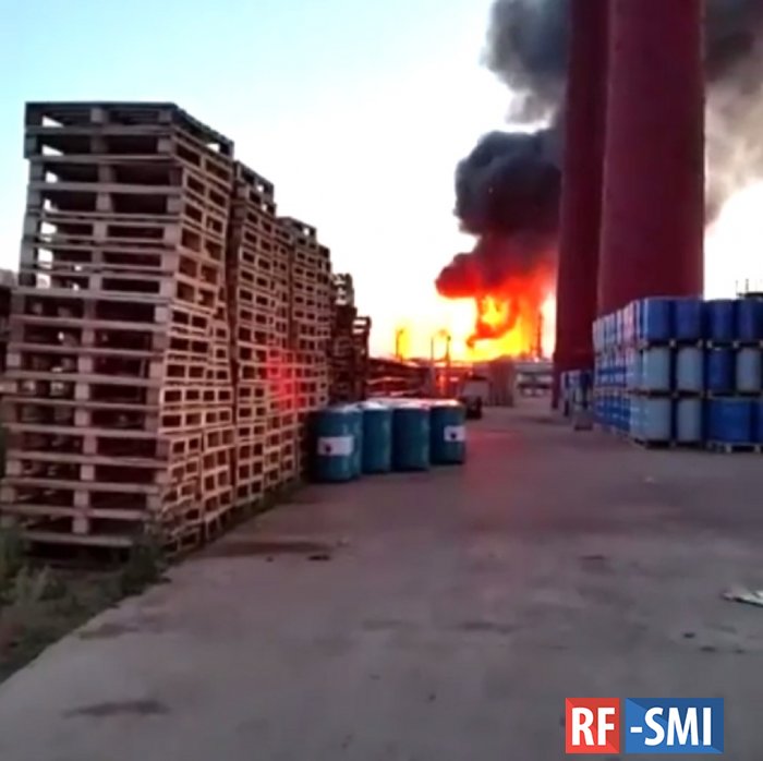 При пожаре на нефтеперерабатывающем заводе в Уфе погибли восемь человек