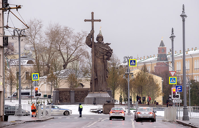 В Москве торжественно открыли памятник князю Владимиру