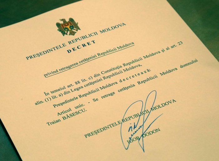 Игорь Додон лишил гражданства экс президента Румынии