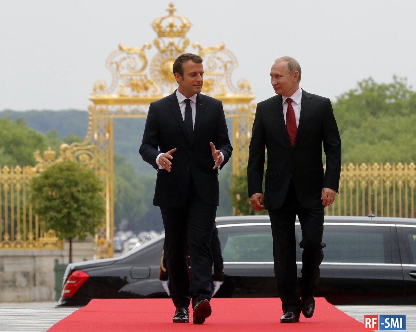 Эммануэль Макрон заявил, что он "ровня Путину", сообщили французские СМИ