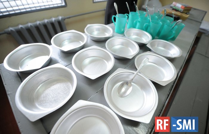 Директор ФСИН объявил о сокращении средств для питания заключенных