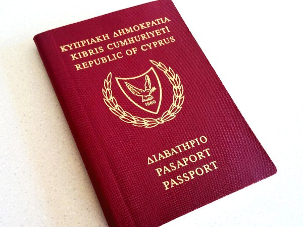 Олег Дерипаска получил второе гражданство и паспорт Кипра
