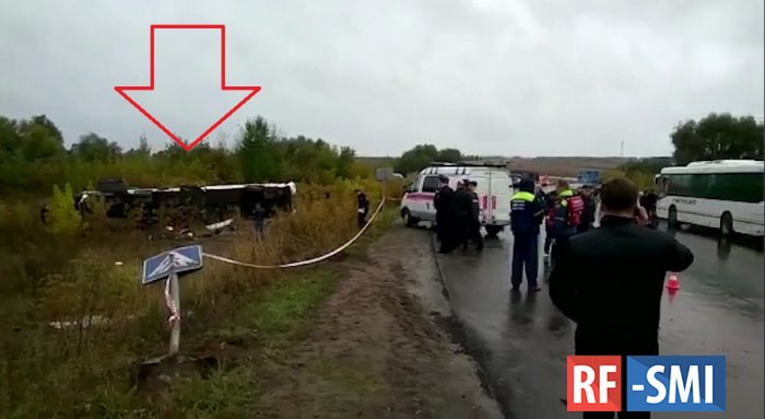 В Московской обл.  на мокрой дороге перевернулся пассажирский автобус