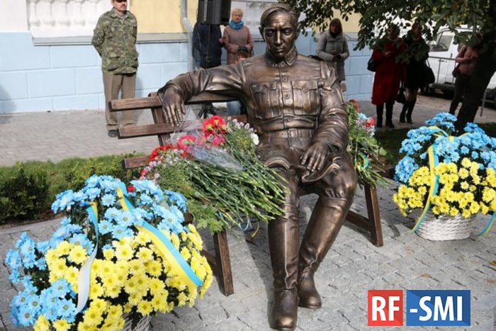 В Виннице открыли первый на Украине памятник Петлюре