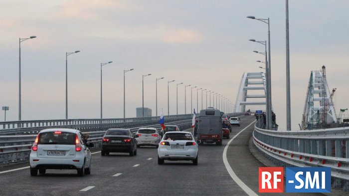 В первые сутки поток транспорта по Крымскому мосту 14.000 авто