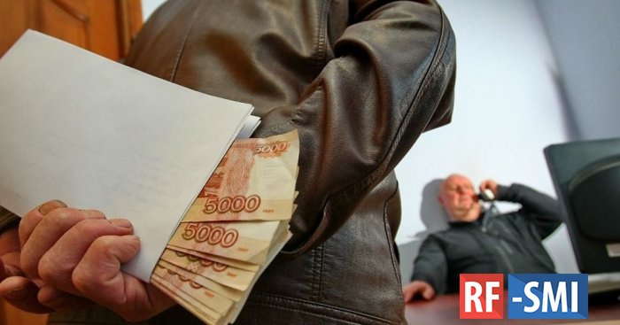 Астраханский чиновник попался на взятке тридцать тысяч рублей