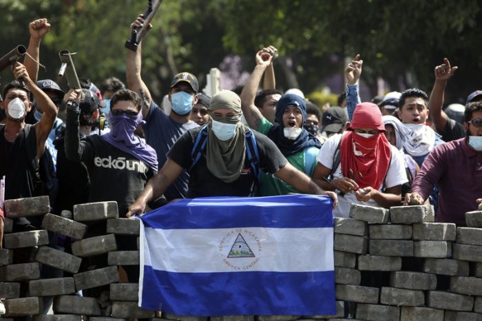 В Никарагуа гражданские  манифестанты требуют отставки президента
