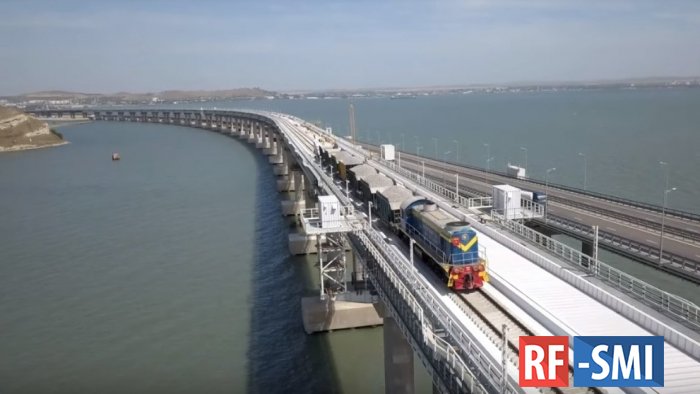 Состыкован первый железнодорожный путь Крымского моста