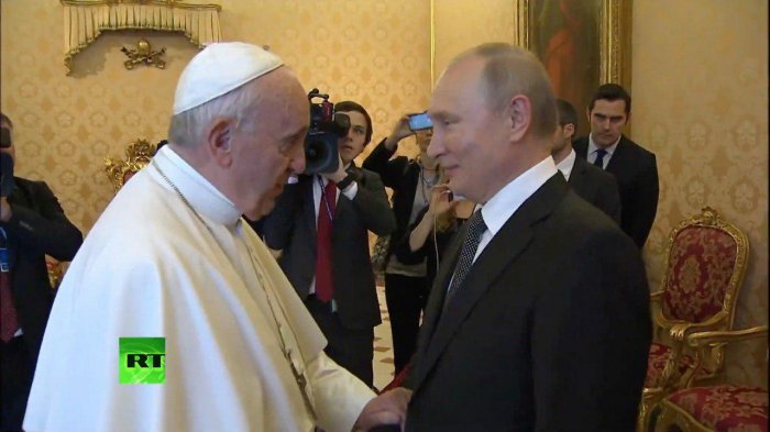 Началась встреча В. Путина и папы римского Франциска