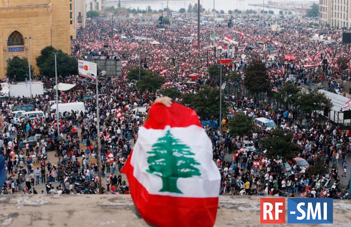 Армия Ливана перешла на сторону протестующих